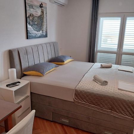 Apartments Rose Loboja Makarska Exterior photo