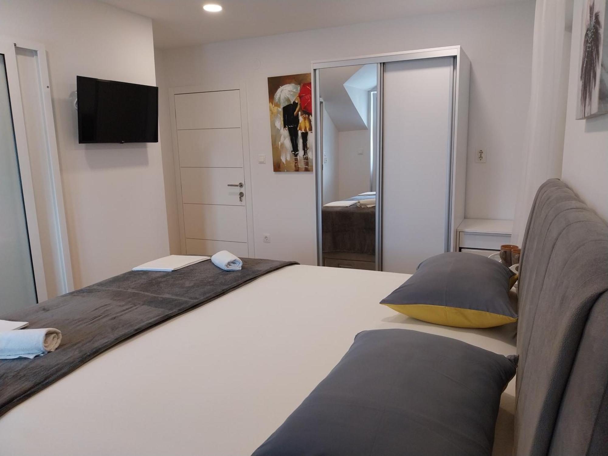 Apartments Rose Loboja Makarska Room photo